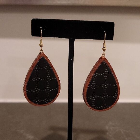 BRAND NEW MUDD BOHEMIAN WOOD TEARDROP DANGLE EARRINGS 2.25" STATEMENT  E… - Picture 2 of 9